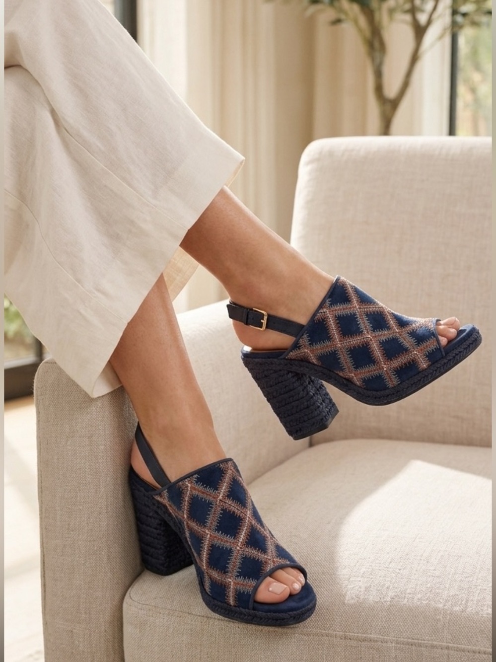 Tory Burch Trinity suede embroidered block heel sandals heels Size 8.5 blue‎